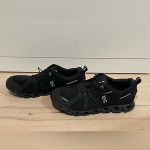 On Cloud Women’s Cloud 5 Black Waterproof Running Shoes Size 9.5